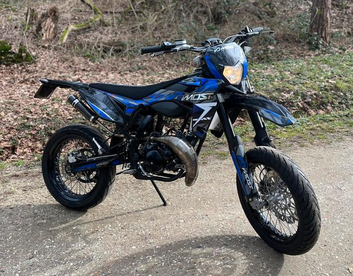 Sherco 50 SM 2022 –Schakelbrommer| Platek |Custom stickerset, Fietsen en Brommers, Brommers | Overige merken, Zo goed als nieuw