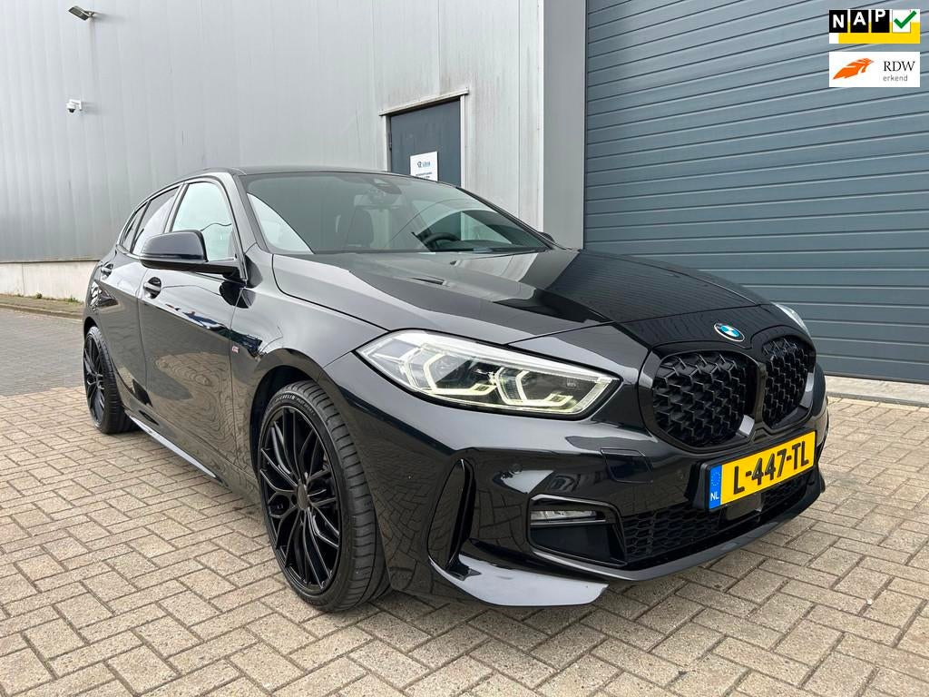 BMW 1-serie 118i High Executive AUT M-PAKKET 2021, 136 pk, Zwart, Origineel Nederlands, Bedrijf