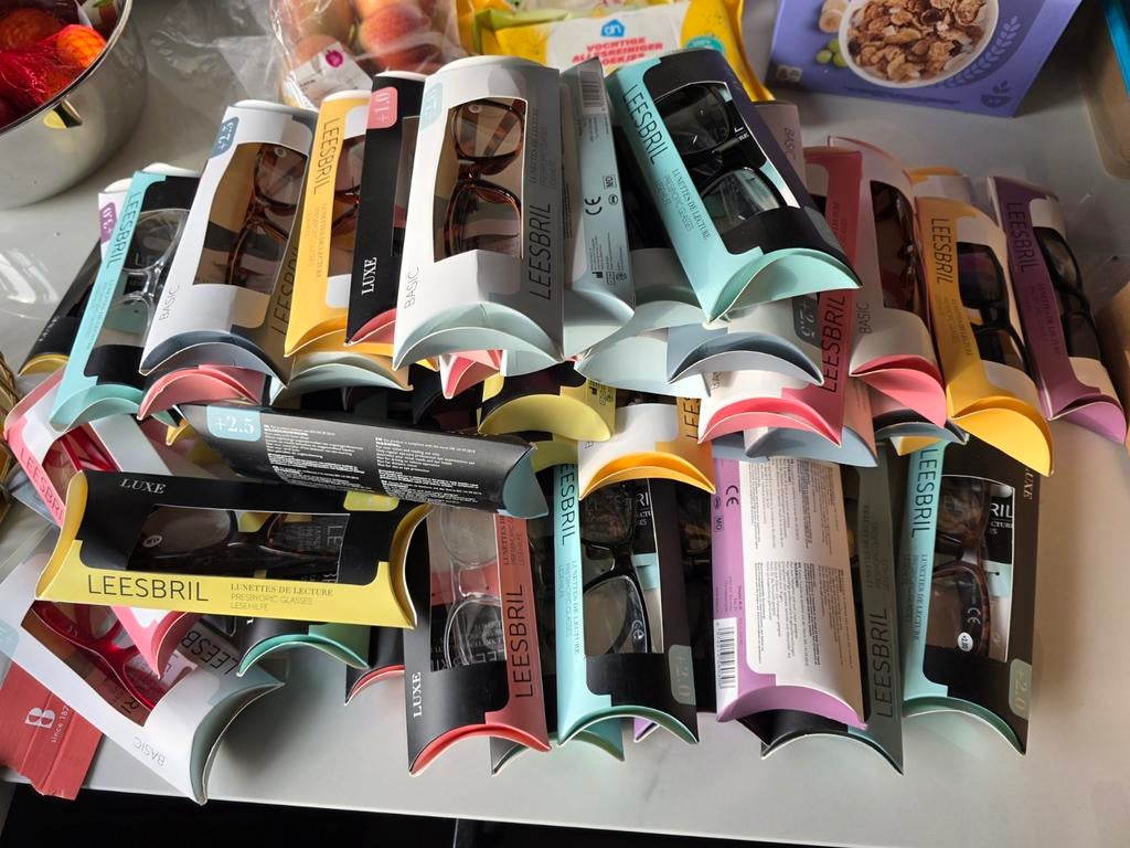 Lot van 40tal nieuwe leesbrillen in diverse sterktes, Ophalen of Verzenden, Nieuw, Overige kleuren, Overige merken