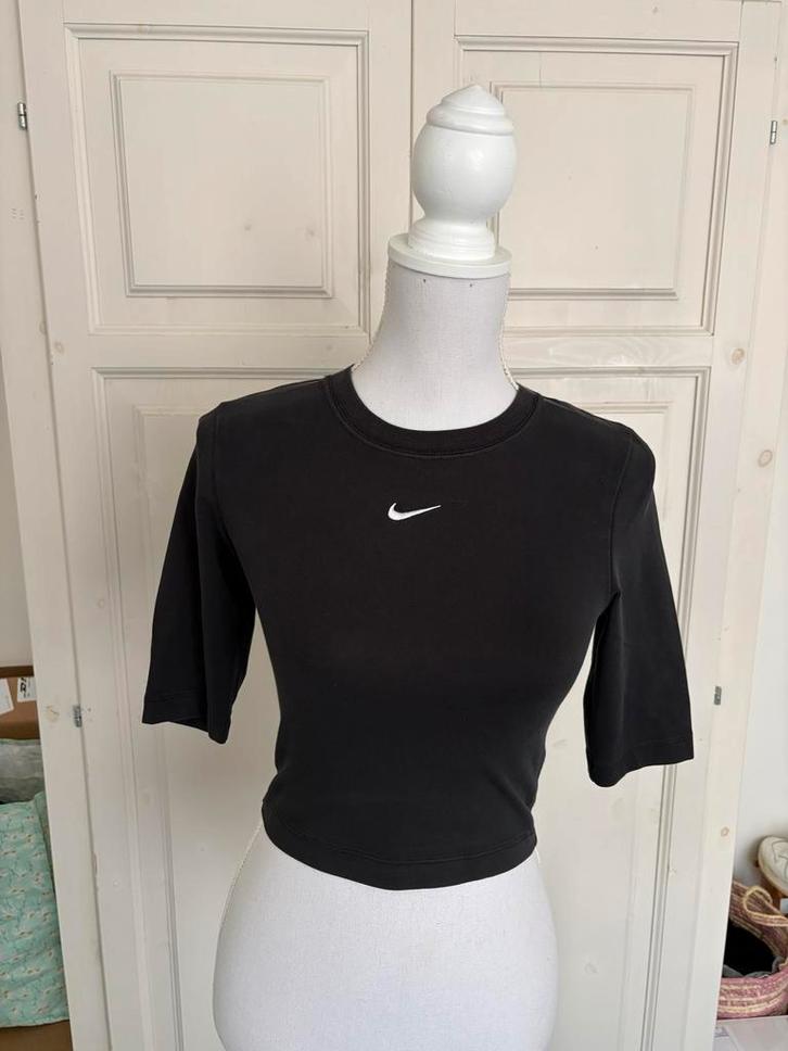 Nike Cropped T-shirt Zwart Maat S, Kleding | Dames, T-shirts, Zo goed als nieuw, Maat 36 (S), Zwart, Korte mouw, Ophalen of Verzenden