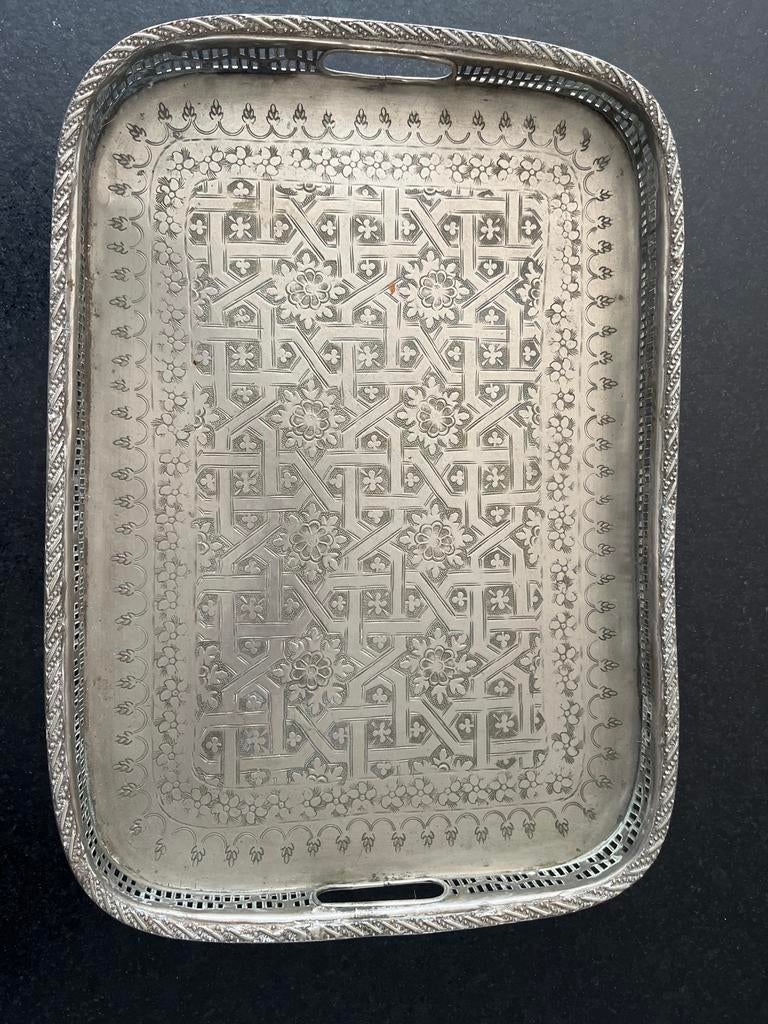 Marokkaans Theedienblad - Handgemaakt Verzilverd Messing, Huis en Inrichting, Ophalen of Verzenden, Gebruikt, Rechthoekig, Metaal