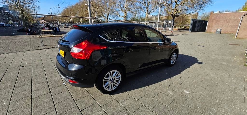 Ford Focus 1.0 Ecoboost 74KW 5-D 2013 Zwart, 635 kg, 100 pk, Zwart, Handgeschakeld