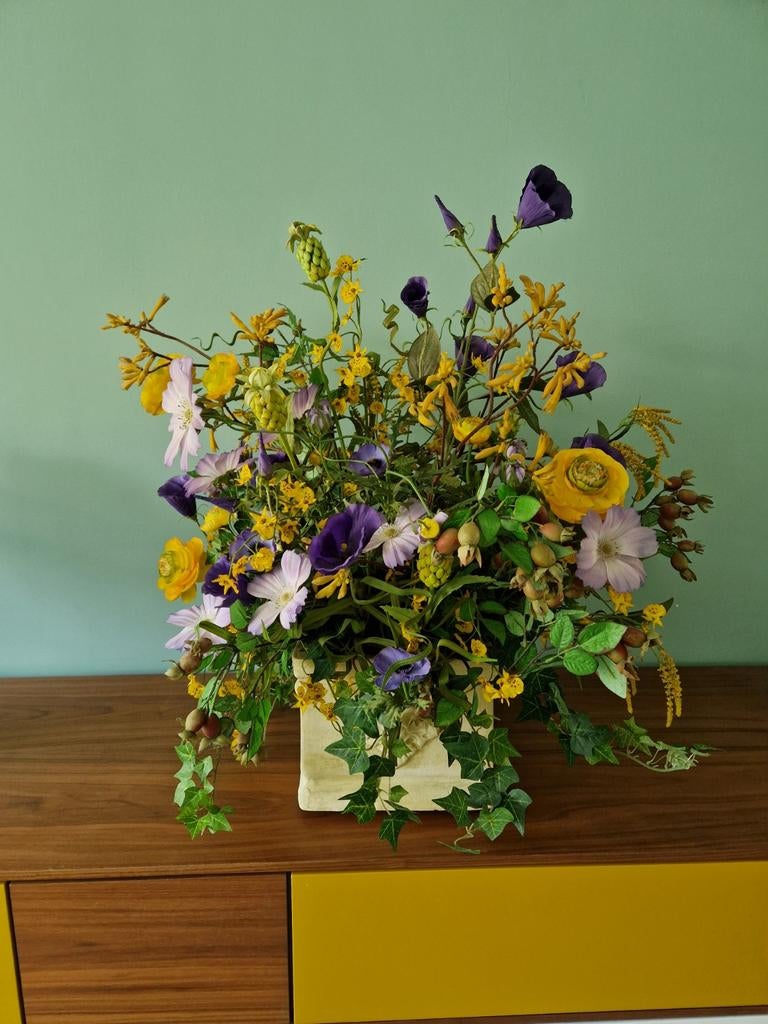 Vaas met kunstbloemen, Huis en Inrichting, Woonaccessoires | Droogbloemen, Ophalen