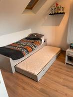 Complete kinderkamer: bed, nachtkastje, bureau, kledingkast, Ophalen, Gebruikt, Jongetje of Meisje