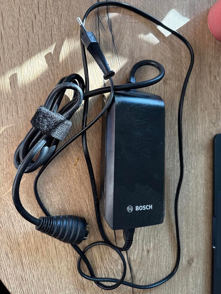 Bosch ebike oplader / charger 36V, 2A, Fietsen en Brommers, Fietsaccessoires | Fietsaccu's, Ophalen of Verzenden, Zo goed als nieuw