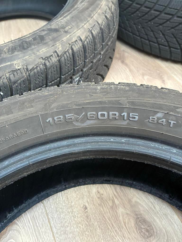 Goodyear winterbanden 185/60R15 84T - Set van 4, Auto-onderdelen, Banden en Velgen, Band(en), Winterbanden, 15 inch, 185 mm, Personenwagen