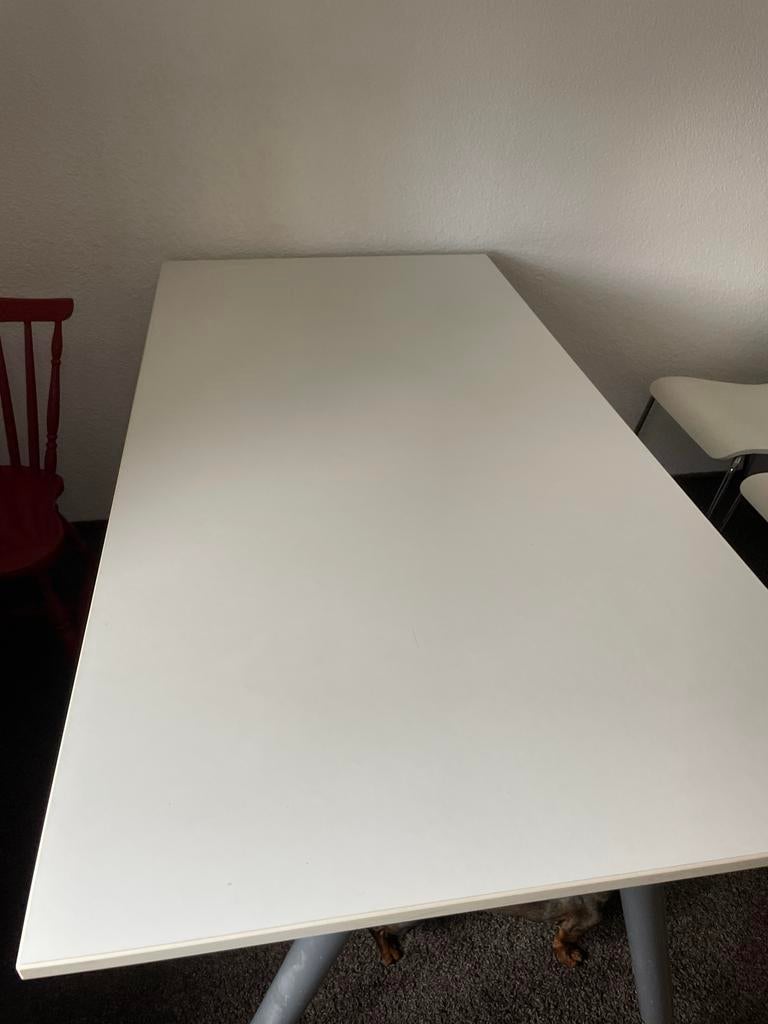 IKEA Thyge in hoogte verstelbaar bureau - Wit, Huis en Inrichting, Ophalen, In hoogte verstelbaar, Gebruikt