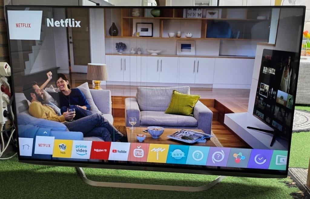 LG 55 inch 140cm 4K Smart TV Strepen, Ophalen