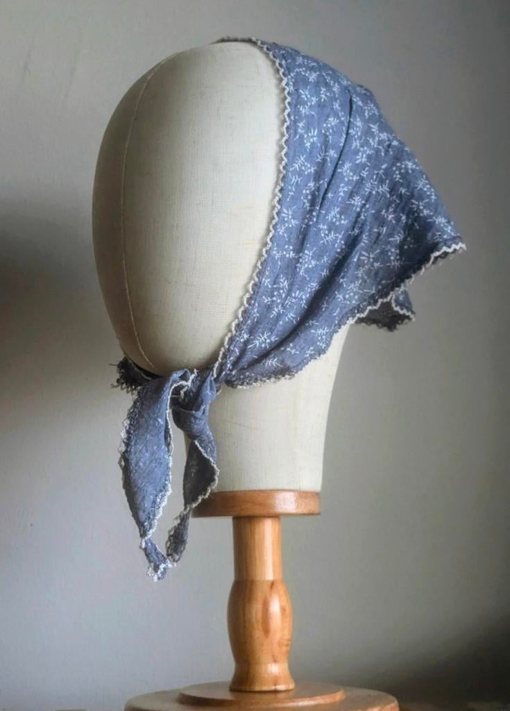 Driehoekig hoofdsjaaltje met bloemenprint, Ophalen of Verzenden, Nieuw, Sjaal