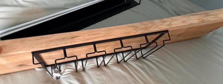 Eiken houten plank met wijn rekje eronder, Doe-het-zelf en Verbouw, Hout en Planken, Zo goed als nieuw, Plank, Eiken, Minder dan 200 cm