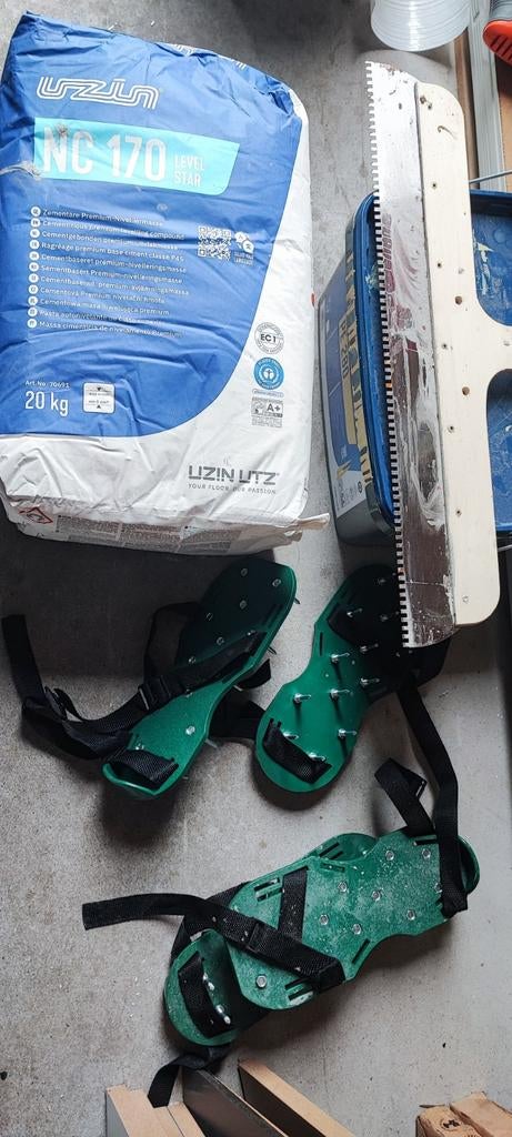 Uzin NC 170 egaline, prikroller, spatel, spijkerschoenen, p, Ophalen of Verzenden