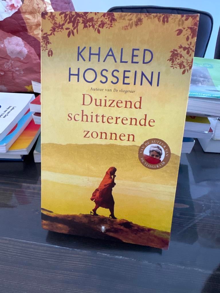 DUIZEND SCHITTERENDE ZONNEN - KHALED HOSSEINI, Boeken, Romans, Ophalen of Verzenden, Gelezen, Wereld overig