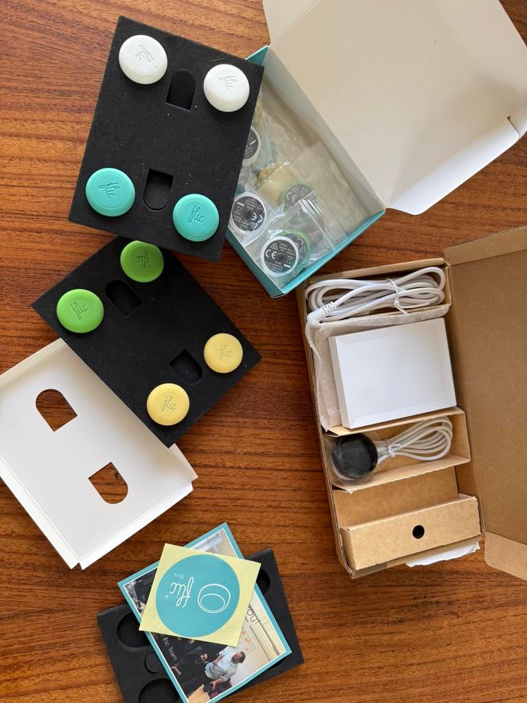 Flic smart buttons set met hub + IR + 8 knoppen, Ophalen of Verzenden, Zo goed als nieuw