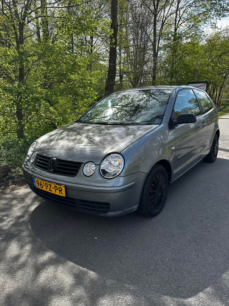 Volkswagen Polo 1.4 55KW AUT 2005 Grijs, Auto's, 74 pk, 49 €/maand, Origineel Nederlands, Particulier