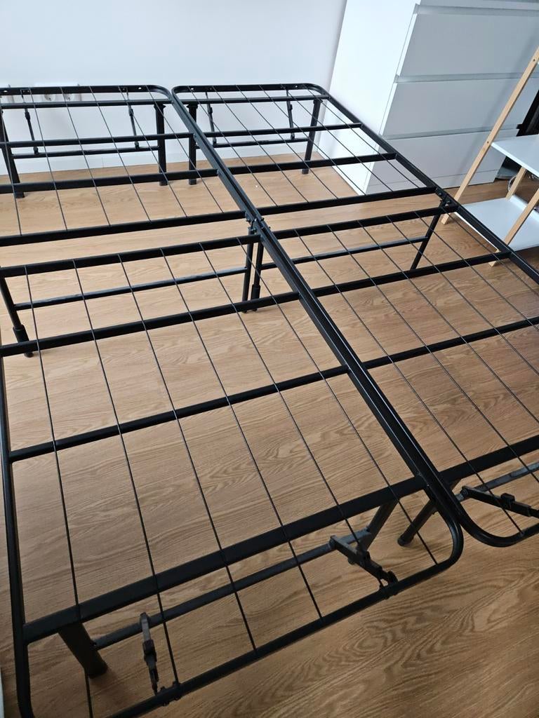 Opvouwbaar metalen bedframe 140x200 foldable metal frame, Ophalen, Gebruikt, Zwart, Tweepersoons