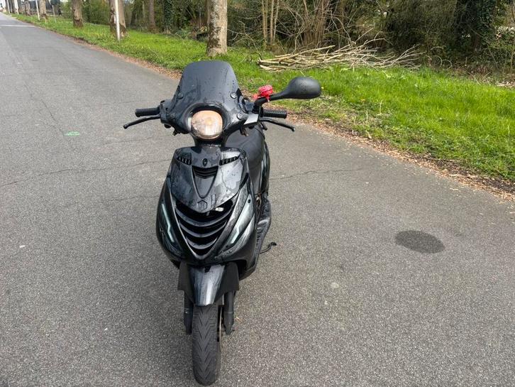 Piaggo zip 80cc, Fietsen en Brommers, Scooters | Piaggio, Zo goed als nieuw, Zip, Benzine, Ophalen