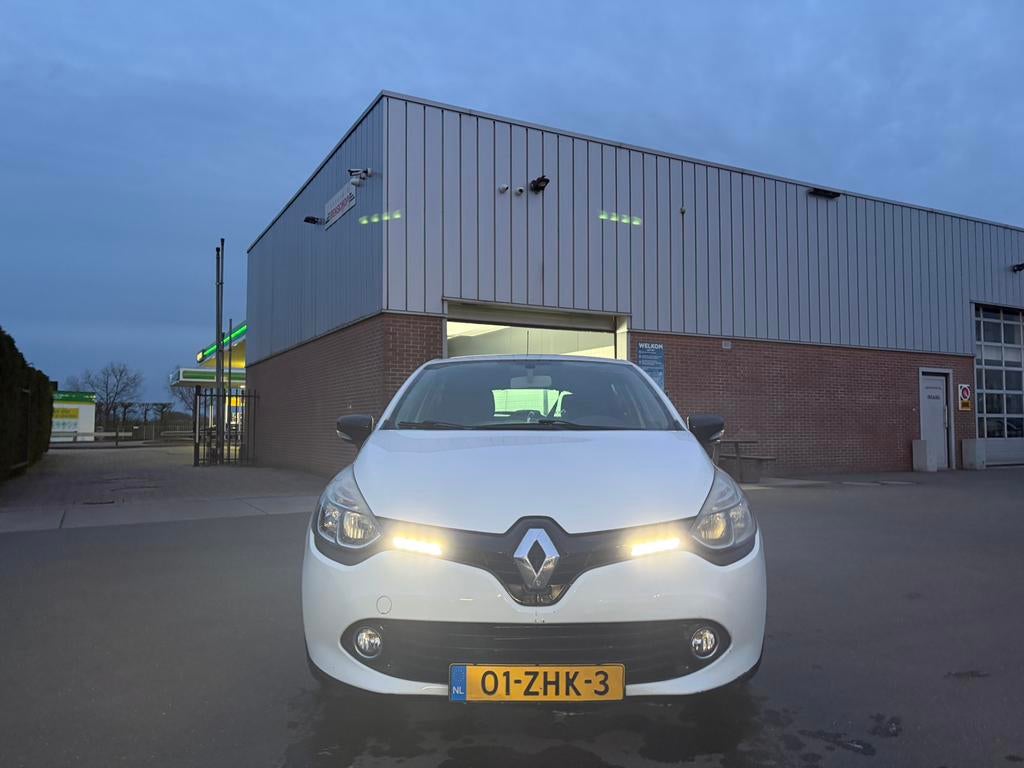 Renault Clio Energy TCe 90pk S&S Eco2 2012 Wit, Auto's, Voorwielaandrijving, 898 cc, 40 €/maand, 540 kg