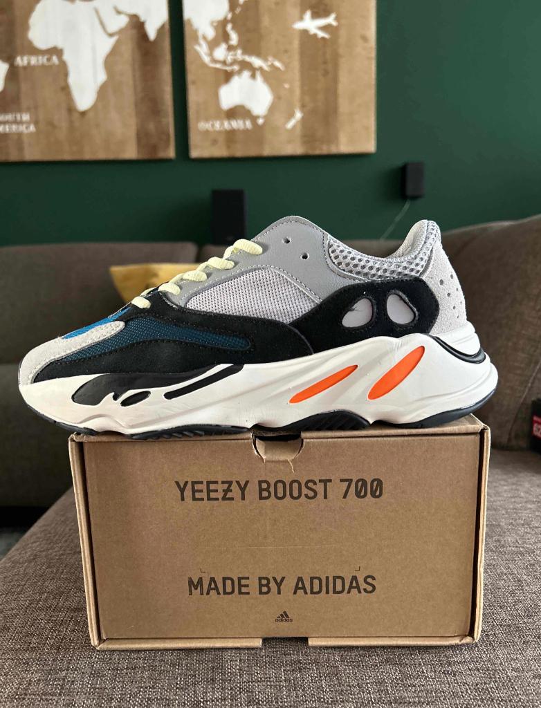 Yeezy boost 700 Waverunner, Zwart, Nieuw, Ophalen of Verzenden, Sneakers of Gympen