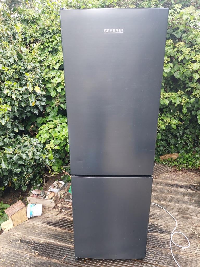 Severin koelvriescombinatie uit 2019 - Prima staat, Gebruikt, 200 liter of meer, Met aparte vriezer, 160 cm of meer