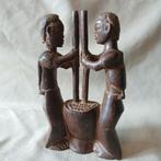 Houten Afrikaans beeld "2 vrouwen met stamper", Ophalen of Verzenden