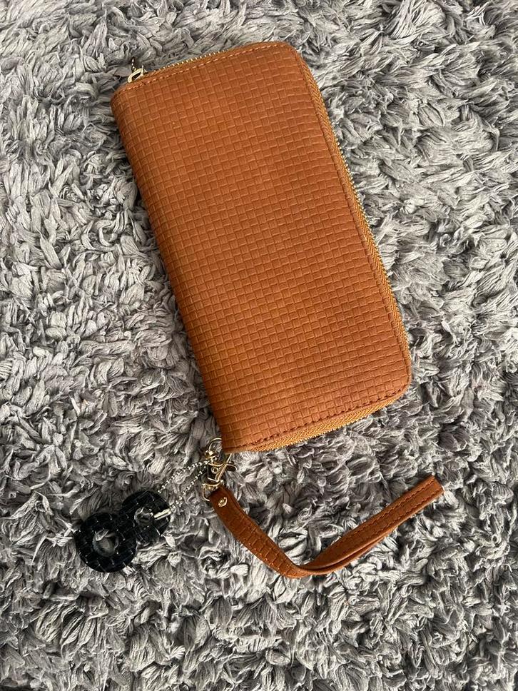 JBC Stijlvolle bruine portemonnee met rits en polsbandje, Sieraden, Tassen en Uiterlijk, Portemonnees, Nieuw, Overige merken, Bruin