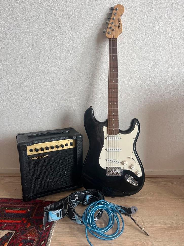 Elektrische gitaar met versterker en accessoires, Muziek en Instrumenten, Snaarinstrumenten | Gitaren | Elektrisch, Gebruikt, Solid body