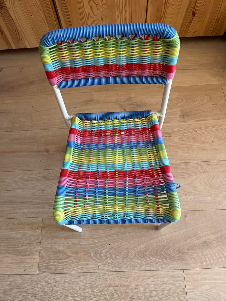 Kleurrijke kinderstoel, Ophalen, Zo goed als nieuw, Stoel(en)