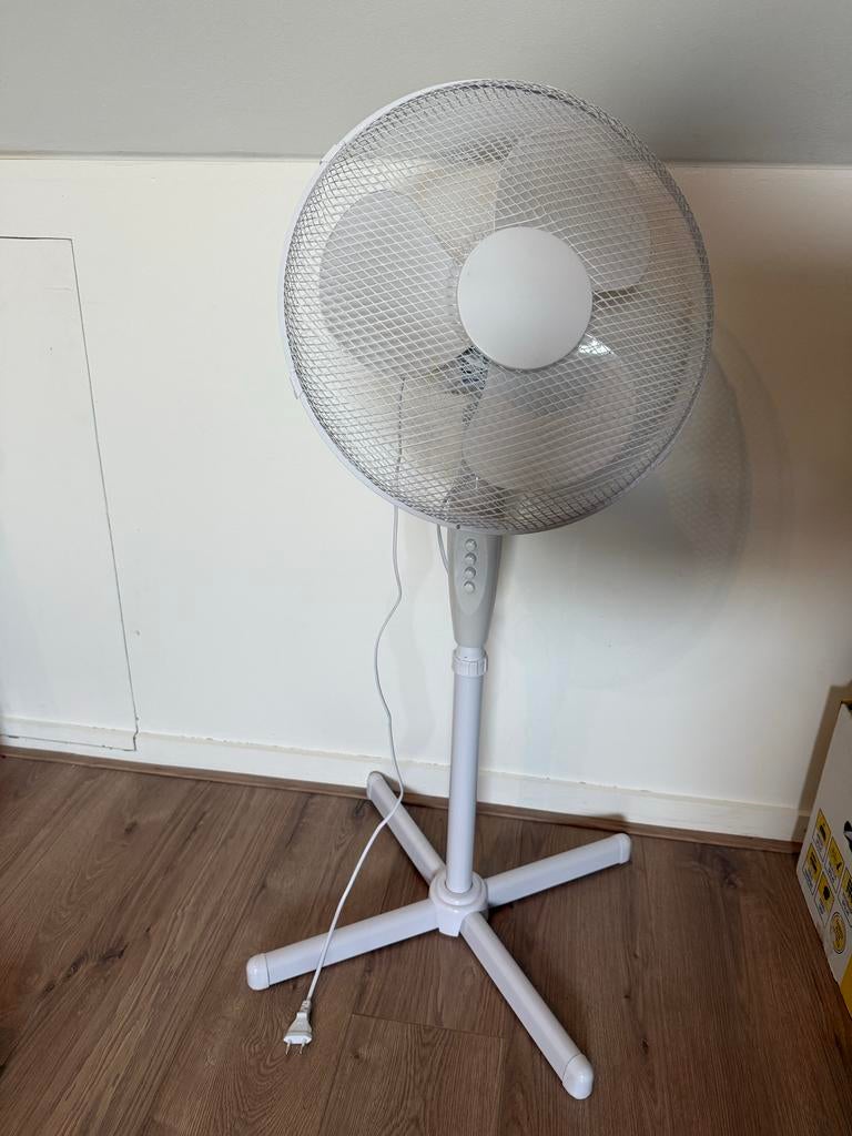 Witte Staande Ventilator, Witgoed en Apparatuur, Ventilatoren, Ophalen, Gebruikt, Statiefventilator