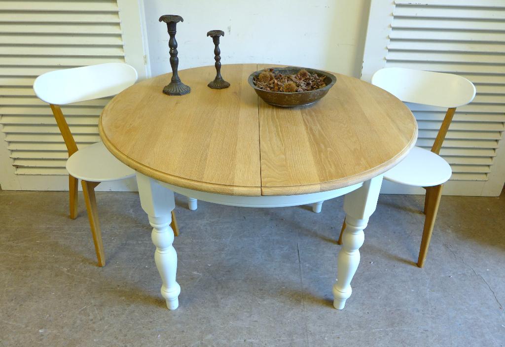 Prachtige witte landelijke ronde eiken uitschuifbare tafel, Huis en Inrichting, Tafels | Eettafels, Ophalen, 50 tot 100 cm, Zo goed als nieuw