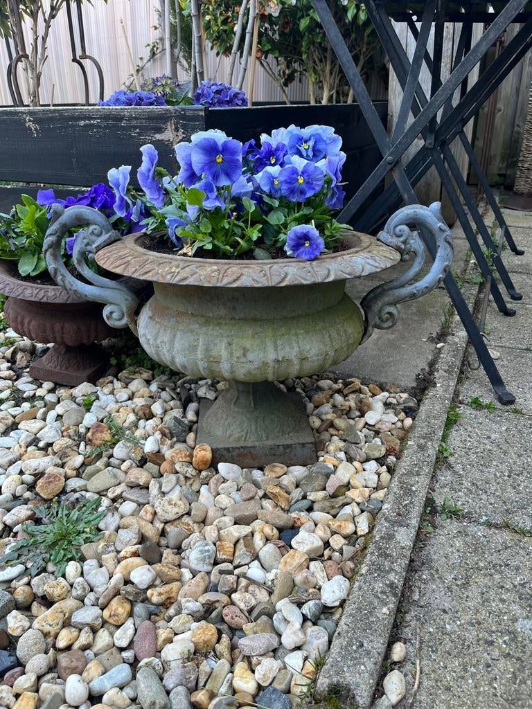 Decoratieve brocante tuinvaas, Tuin en Terras, Tuinvazen, Ophalen, Zo goed als nieuw
