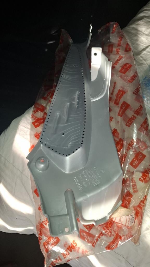 Aprilia SR 50cc 2T Binnenzei Kap Onderdeel nieuw, Ophalen, Nieuw, Kap, Aprilia