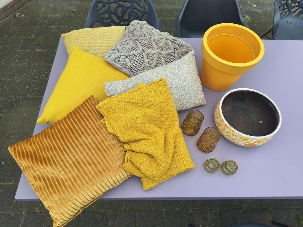 Diverse woonaccessoires: kussens, dienbladen, vazen en meer, Ophalen, Gebruikt, Modern, Textiel