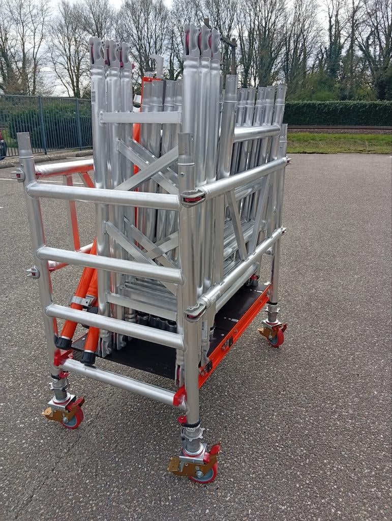 Nieuw! Altrex MiTower Rolsteiger 6,2m Werkhoogte, Doe-het-zelf en Verbouw, Steigers, Ophalen of Verzenden, Zo goed als nieuw, Rolsteiger of Kamersteiger
