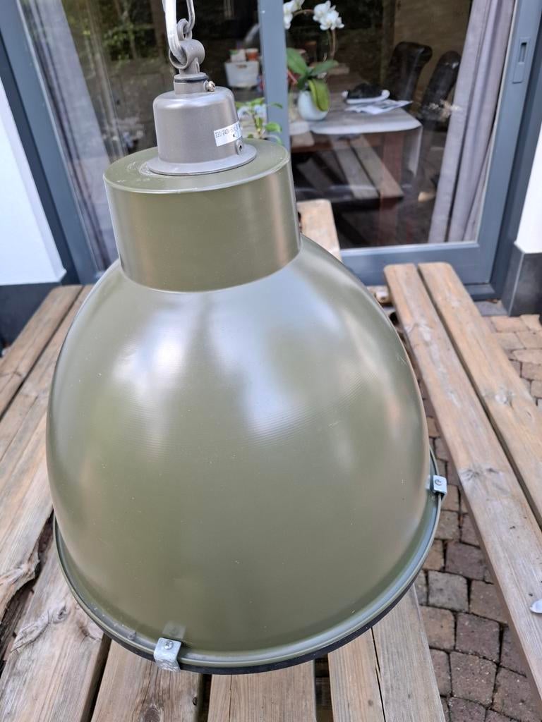 Groene industriële lamp, Huis en Inrichting, Lampen | Vloerlampen, Ophalen of Verzenden