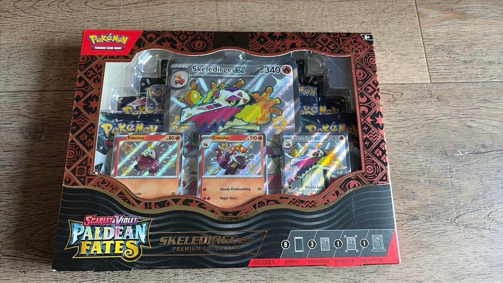 Pokemon Paldean Fates Ultra Premium box, Ophalen of Verzenden, Zo goed als nieuw, Speelkaart(en)