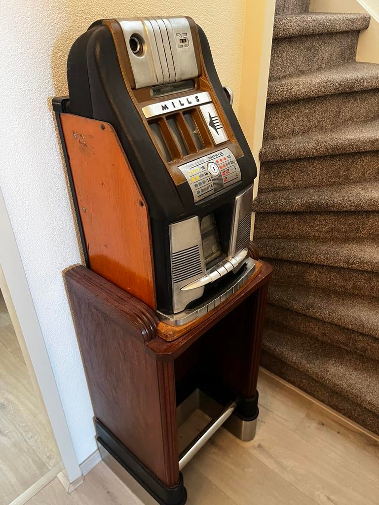 Mills slotmachine - leuk werkzaam project, Verzamelen, Overige munten, Ophalen, Gebruikt, Met sleutels
