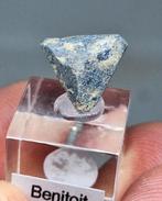 "STONY BENITOITE" BENITOIET KRISTAL, Ophalen of Verzenden, Mineraal