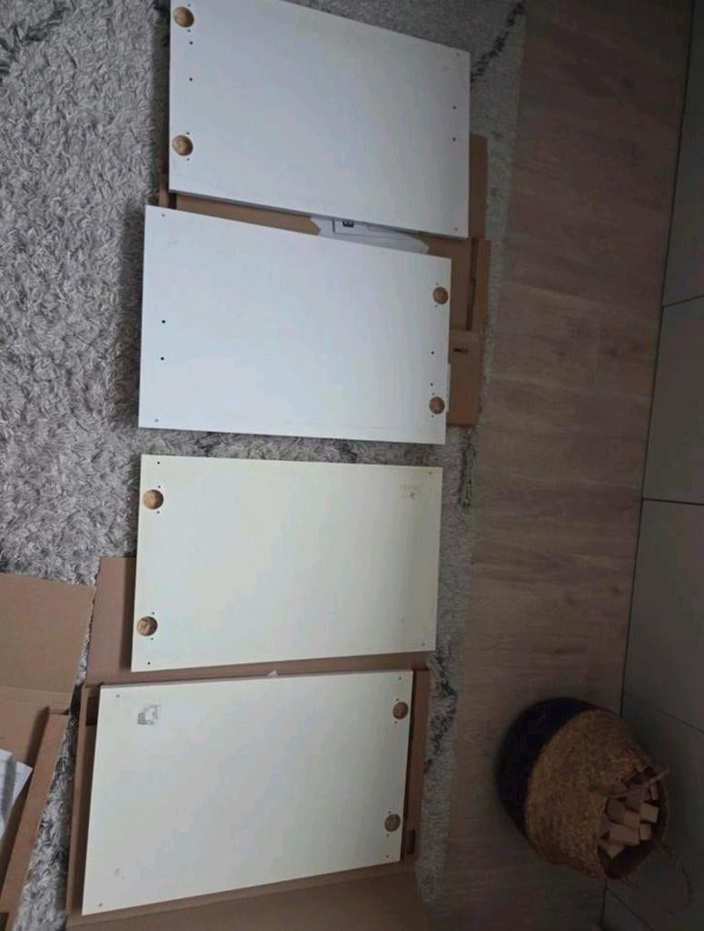 Ikea besta kastdeuren, Ophalen