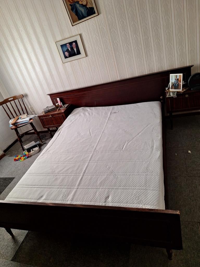 Tweepersoonsbed met hoofdbord, Huis en Inrichting, Slaapkamer | Bedden, Ophalen