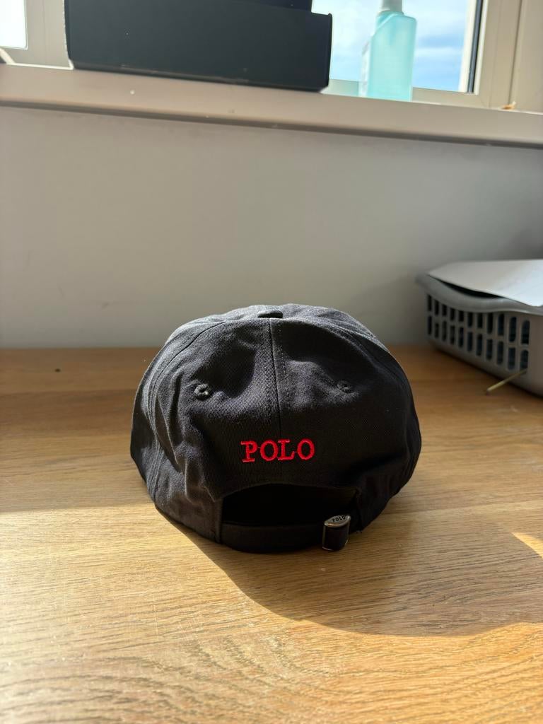 Zwarte Ralph Lauren pet met rood paardje - Zo goed als nieuw, Kleding | Heren, Hoeden en Petten, Verzenden, Zo goed als nieuw