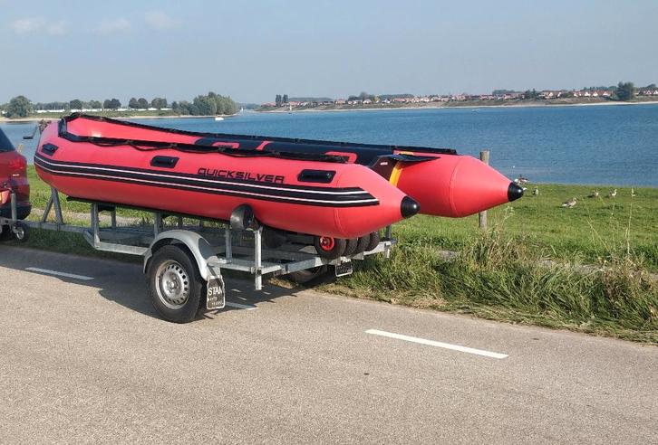Rubberboot met motor en kniktrailer, Watersport en Boten, Motorboten en Motorjachten, Zo goed als nieuw, Overige materialen, Tot 6 meter
