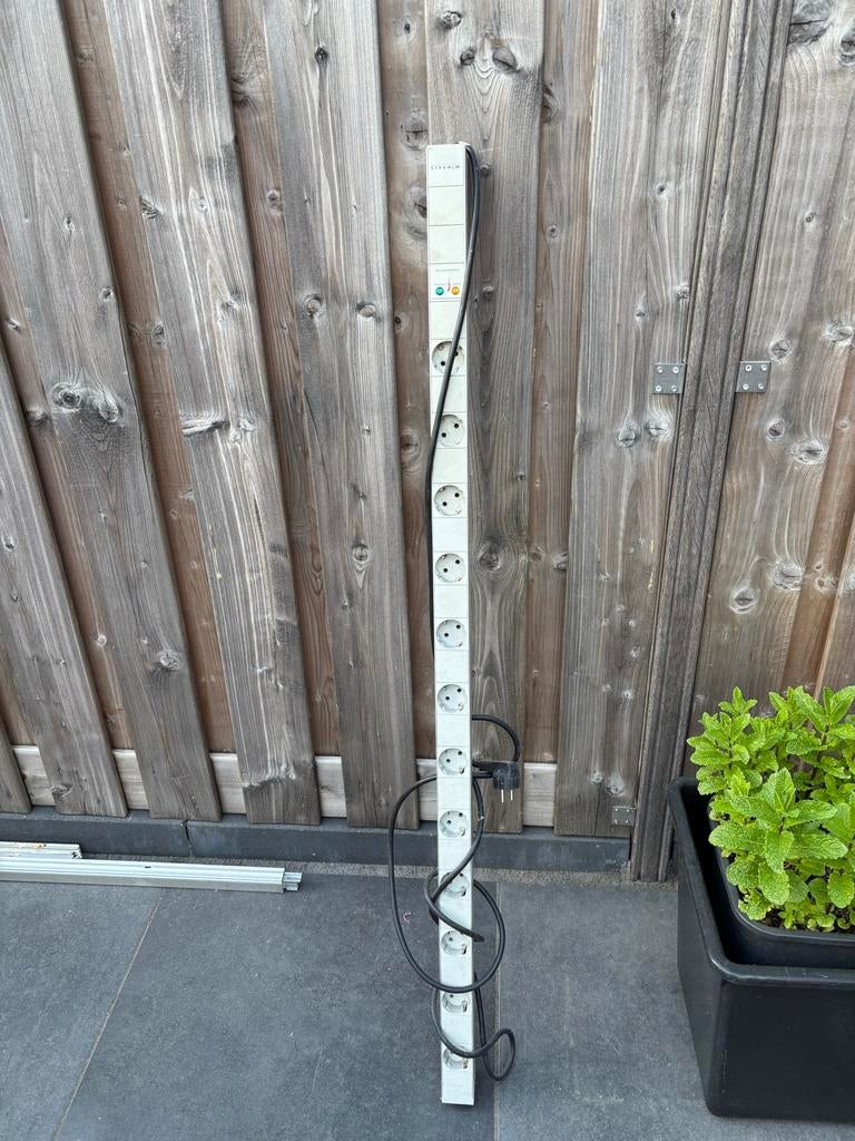 12 voudige tafelcontactdoos met overspanningsbeveiliging, Ophalen, Gebruikt, Stopcontact