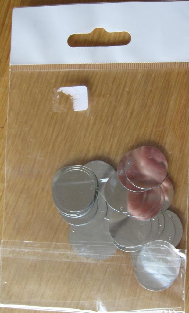47 pailletten - diameter 2 centimeter - nieuw, Zilver, Geschikt voor stof, Nieuw, Ophalen of Verzenden