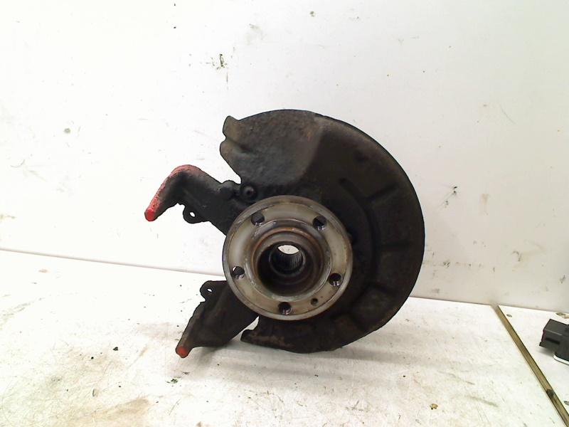 Fusee Links Voor Volkswagen Polo V (6R) 2014 6Q0407255, Auto-onderdelen, Gebruikt, Volkswagen, Volkswagen AG, Kundenbetreuung@volkswagen.de