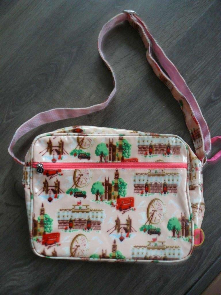 Nieuwe roze De Kunstboer London tas., Sieraden, Tassen en Uiterlijk, Tassen | Schoudertassen, Nieuw, Overige merken, Roze, Ophalen of Verzenden