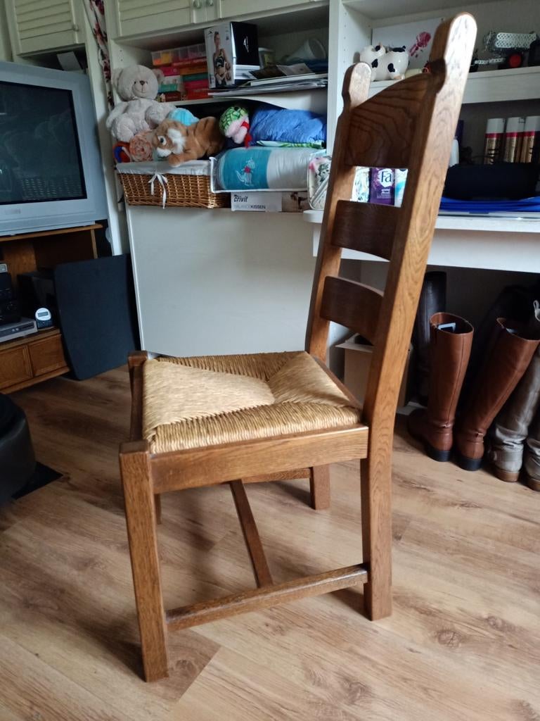 Robuuste houten stoel met rieten zitting, Huis en Inrichting, Stoelen, Ophalen, Gebruikt, Bruin, Hout