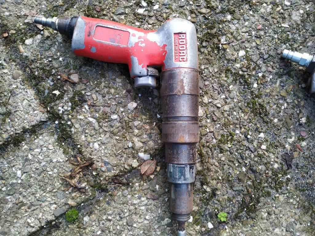Goed werkende compressor met toebehoren, Doe-het-zelf en Verbouw, Compressors, 100 liter of meer, Ophalen, Gebruikt, 6 tot 10 bar