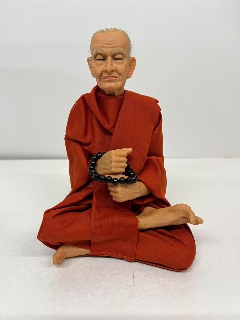 Monnik Thailand levens echt in vitrine, Huis en Inrichting, Woonaccessoires | Boeddhabeelden, Westerndeco, Nieuw, Ophalen of Verzenden