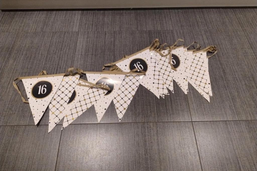 Slinger 16 jaar - Verjaardag decoratie, Hobby en Vrije tijd, Feestartikelen, Ophalen of Verzenden, Zo goed als nieuw, Versiering