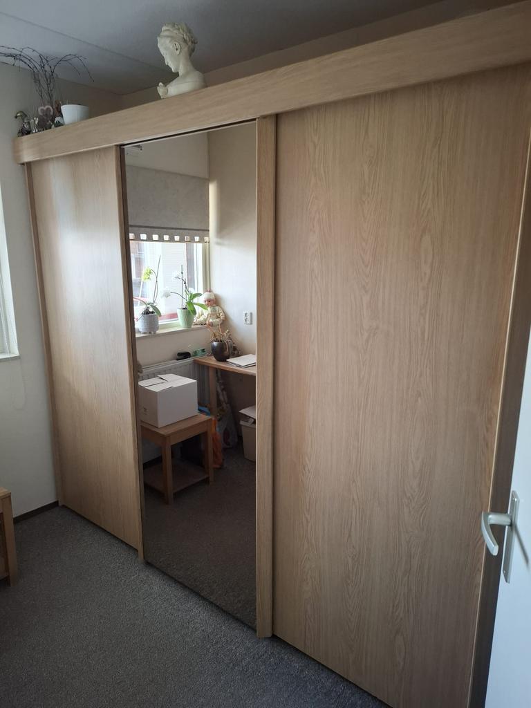 Kledingkast GRATIS, Ophalen, Zo goed als nieuw, 50 tot 75 cm, 200 cm of meer